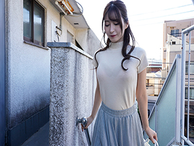 下の階に引っ越してきた人妻が巨乳すぎる!押しの弱さに付け込んで大きくてやわらかいおっぱいを堪能しながら中出し 夏夜える サンプル動画サムネイル